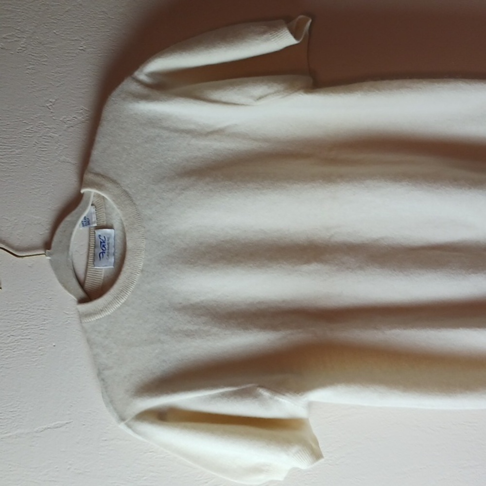 Forte vtg white cashmere short sleeve sweater top. Size M